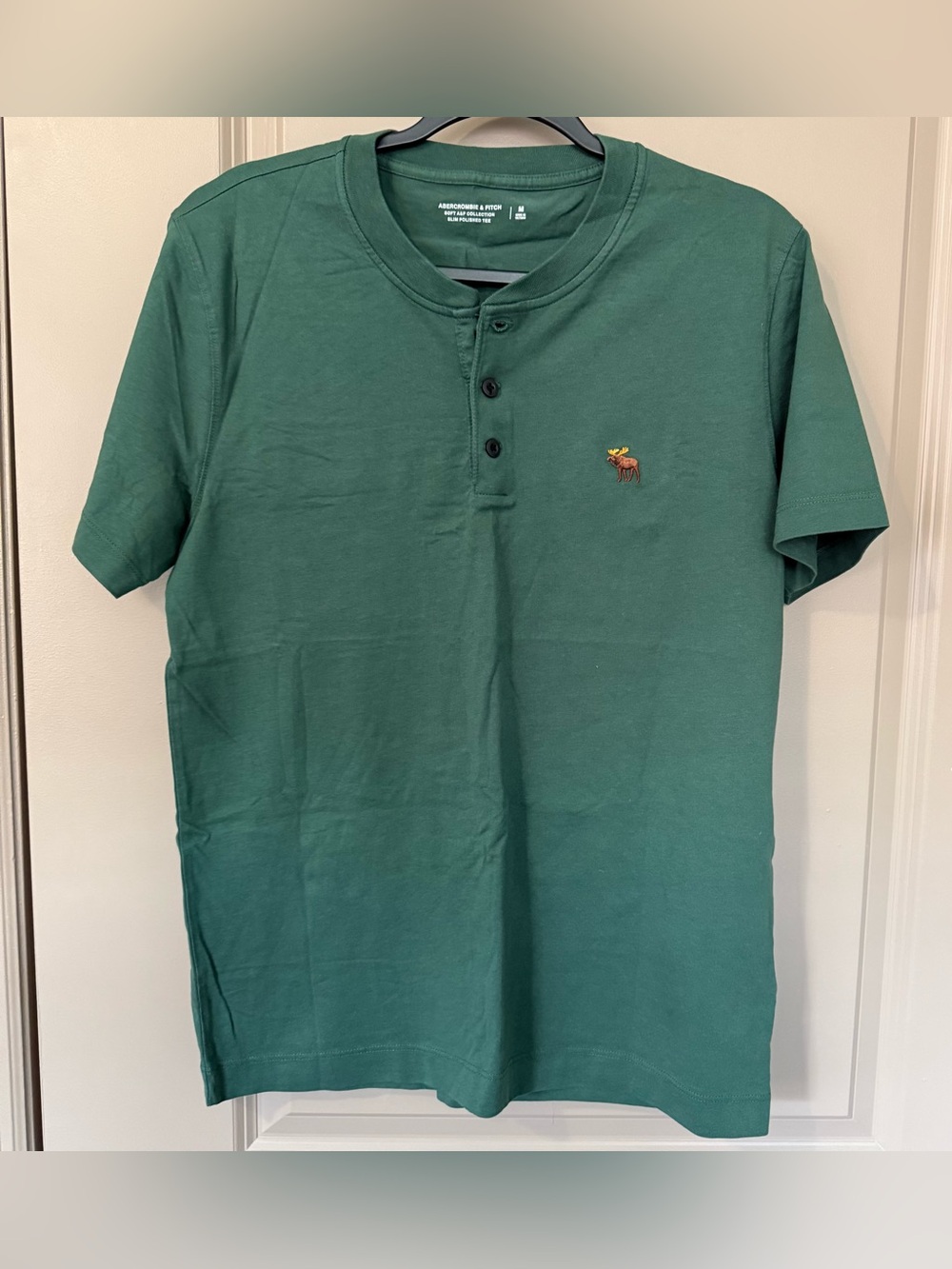 BN Abercrombie & Fitch White Short-Sleeve Henley with Logo